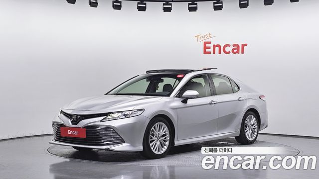 Toyota Camry 2018 — photo 1