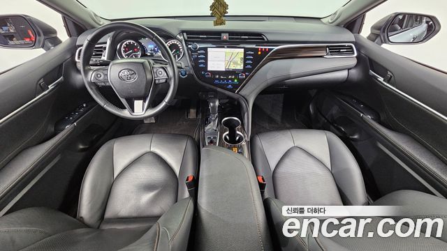 Toyota Camry 2018 — photo 10