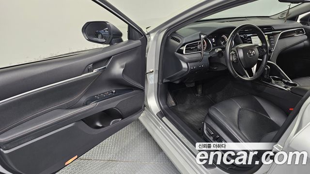 Toyota Camry 2018 — photo 13