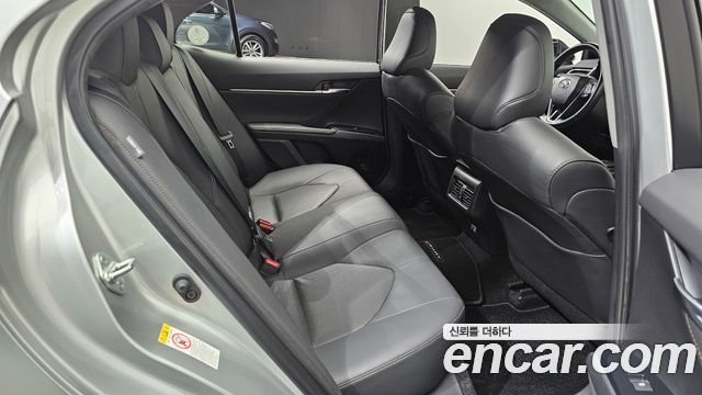 Toyota Camry 2018 — photo 17