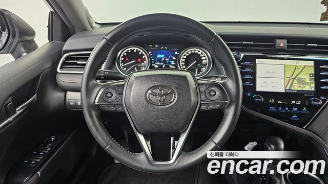 Toyota Camry 2018 — photo 19