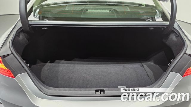 Toyota Camry 2018 — photo 22