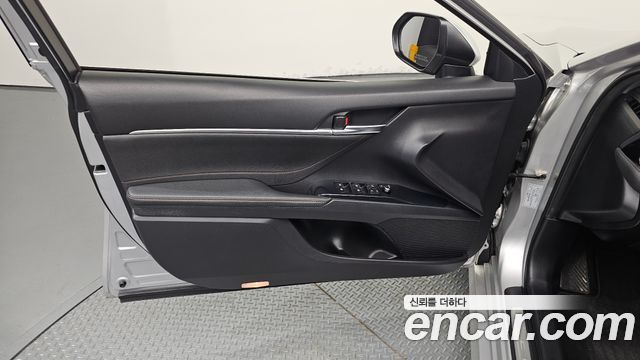 Toyota Camry 2018 — photo 23