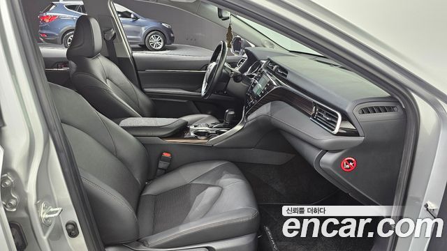 Toyota Camry 2018 — photo 16