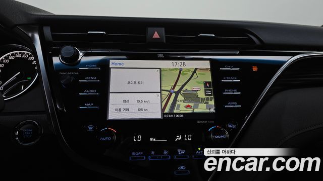 Toyota Camry 2018 — photo 29