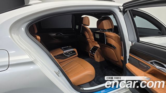 BMW 7-Series 2022 — photo 11