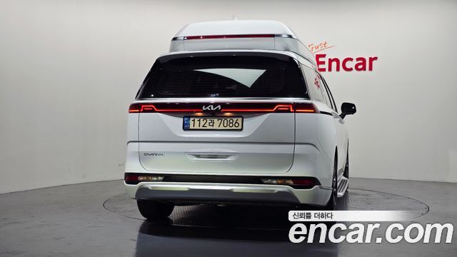 Kia Canival 2023 — photo 4