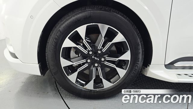 Kia Canival 2023 — photo 5