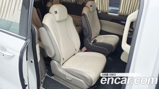 Kia Canival 2023 — photo 17