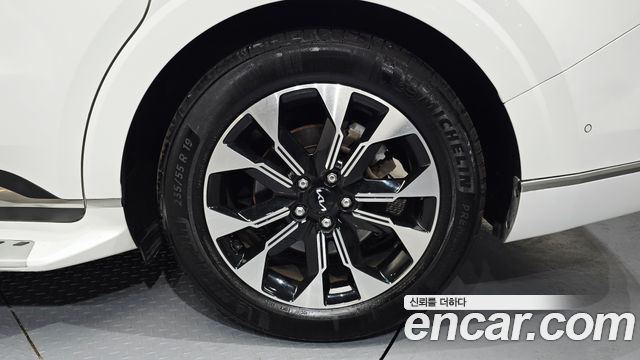 Kia Canival 2023 — photo 7