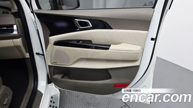 Kia Canival 2023 — photo 15