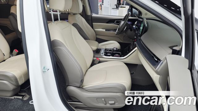 Kia Canival 2023 — photo 16