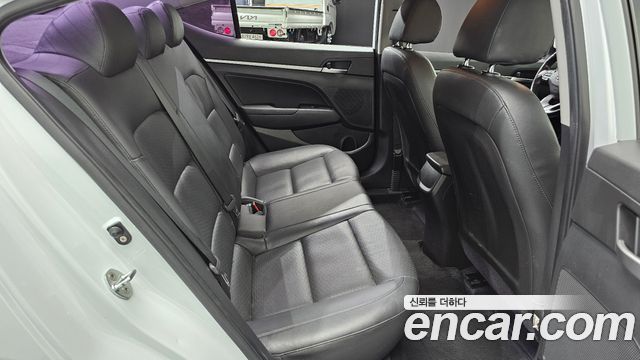 Hyundai AVANTE 2020 — photo 11