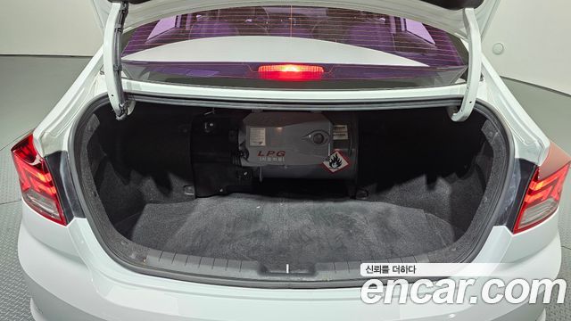 Hyundai AVANTE 2020 — photo 15