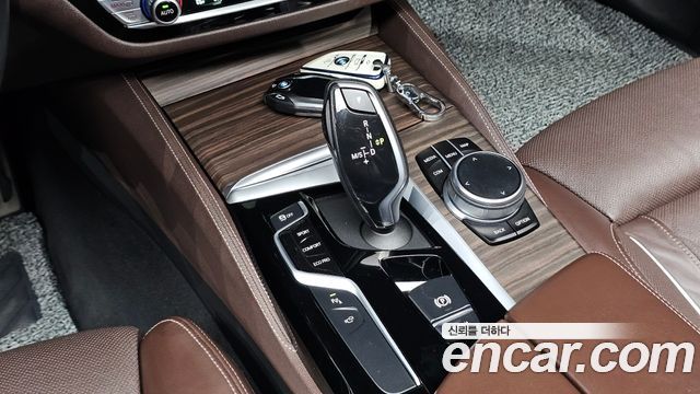 BMW 5-Series 2020 — photo 12