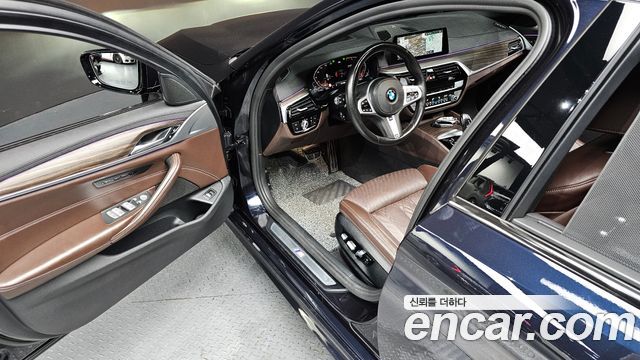 BMW 5-Series 2020 — photo 13