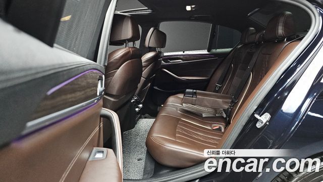 BMW 5-Series 2020 — photo 17