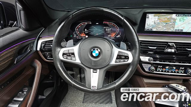 BMW 5-Series 2020 — photo 18