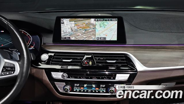 BMW 5-Series 2020 — photo 20