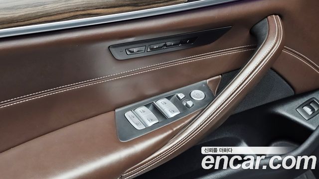 BMW 5-Series 2020 — photo 25