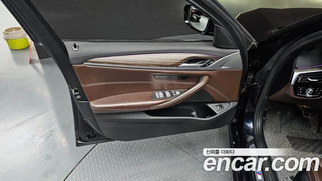 BMW 5-Series 2020 — photo 14