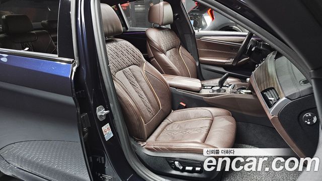 BMW 5-Series 2020 — photo 16