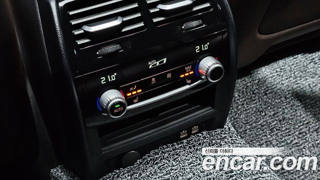 BMW 5-Series 2020 — photo 28