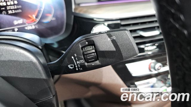 BMW 5-Series 2020 — photo 32