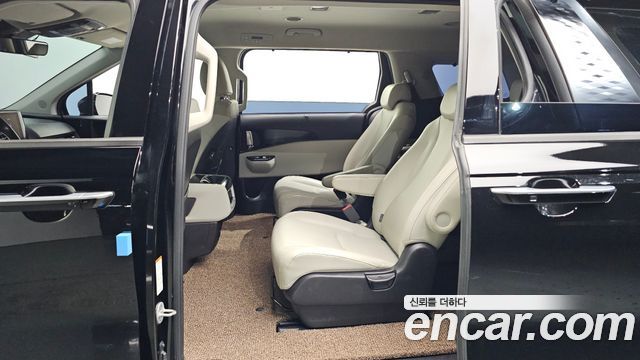 Kia Canival 2021 — photo 11