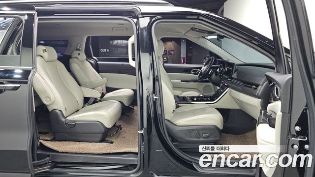 Kia Canival 2021 — photo 12