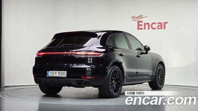 Porsche Macan 2020 — photo 2