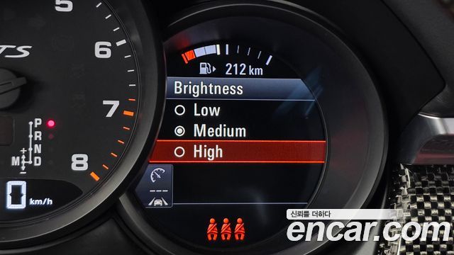 Porsche Macan 2020 — photo 16
