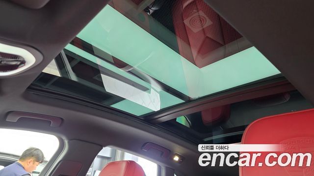 Porsche Macan 2020 — photo 17