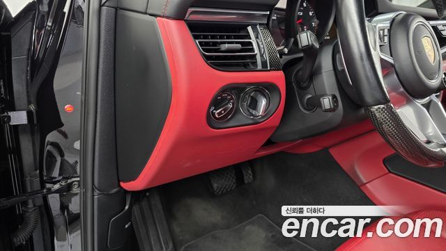 Porsche Macan 2020 — photo 18