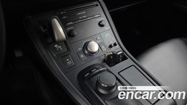 Lexus CT200h 2016 — photo 9
