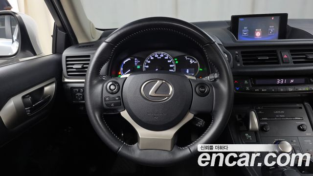 Lexus CT200h 2016 — photo 13