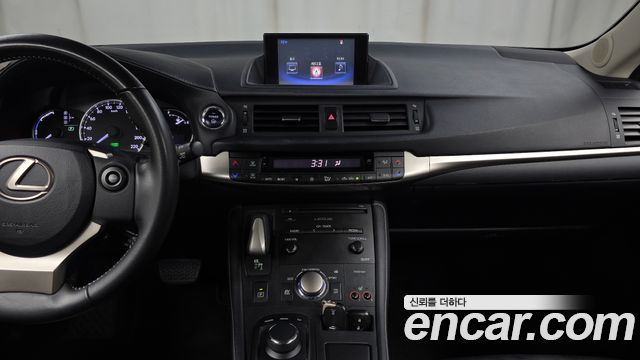 Lexus CT200h 2016 — photo 14