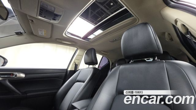 Lexus CT200h 2016 — photo 19
