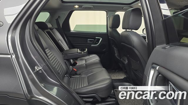 Land Rover Discovery Sport 2017 — photo 17