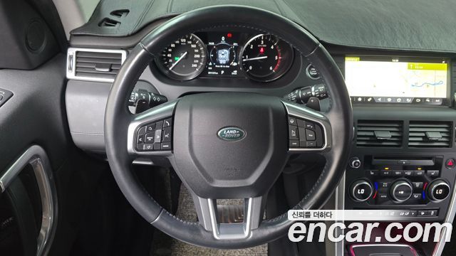 Land Rover Discovery Sport 2017 — photo 18