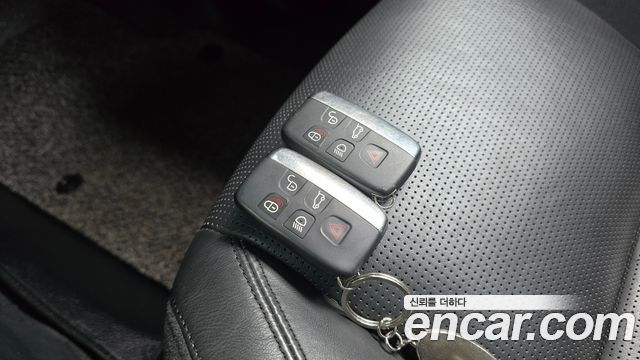 Land Rover Discovery Sport 2017 — photo 22