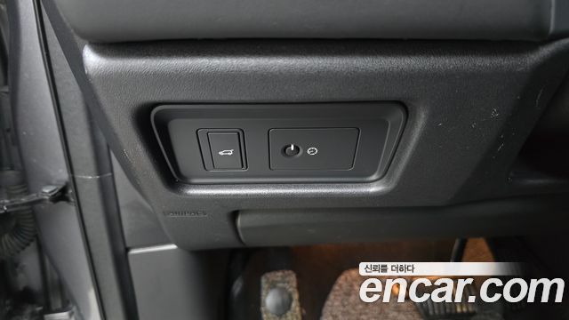 Land Rover Discovery Sport 2017 — photo 24