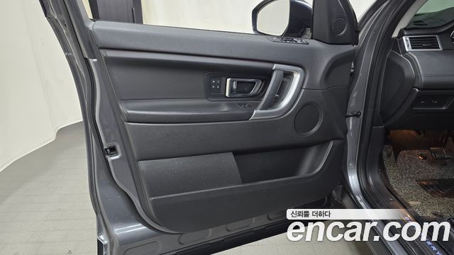 Land Rover Discovery Sport 2017 — photo 14