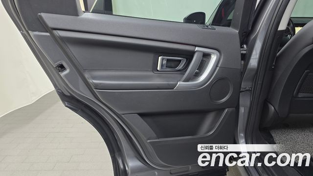 Land Rover Discovery Sport 2017 — photo 15