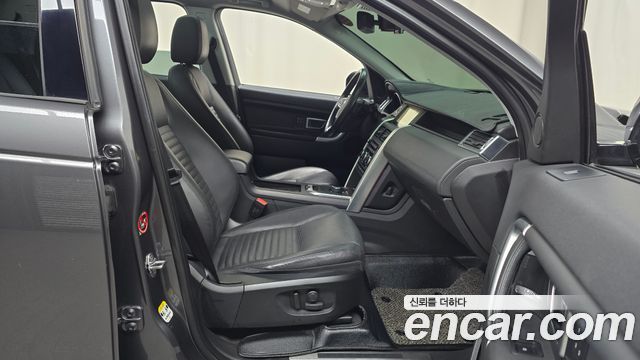 Land Rover Discovery Sport 2017 — photo 16