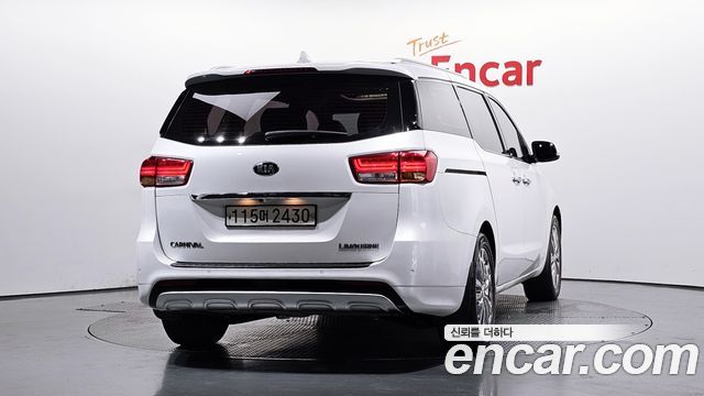 Kia Canival 2018 — photo 4