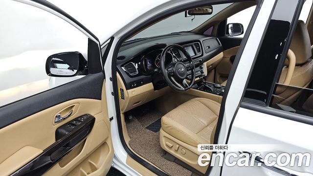 Kia Canival 2018 — photo 10