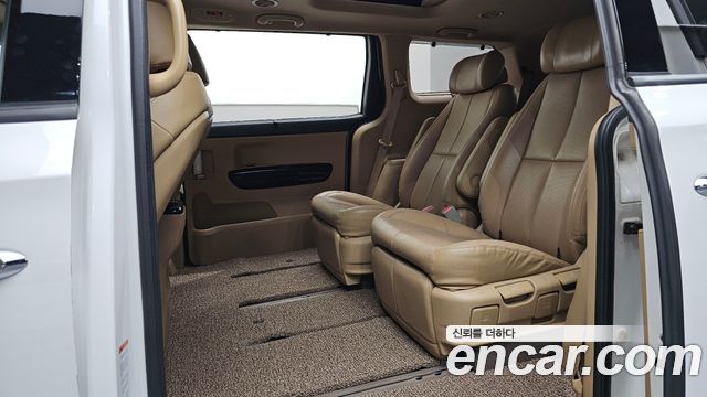 Kia Canival 2018 — photo 11