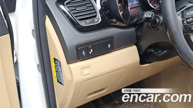 Kia Canival 2018 — photo 14