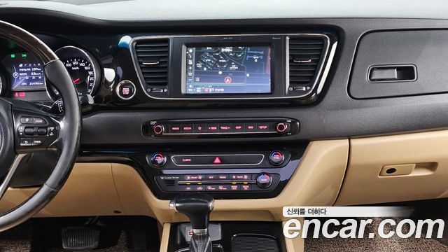 Kia Canival 2018 — photo 15